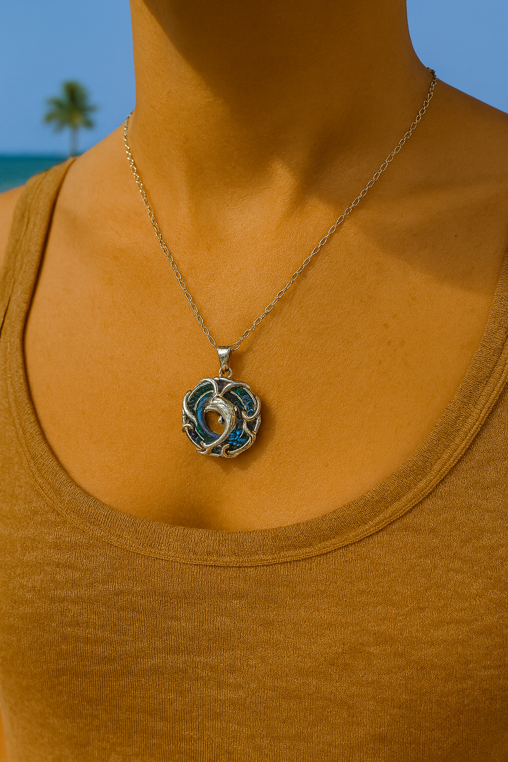 🐬Dolphin Necklace✨🌊 Shine like the sea — wear your piece of paradise every day! 🐚💙 #BeachVibes #OceanJewelry