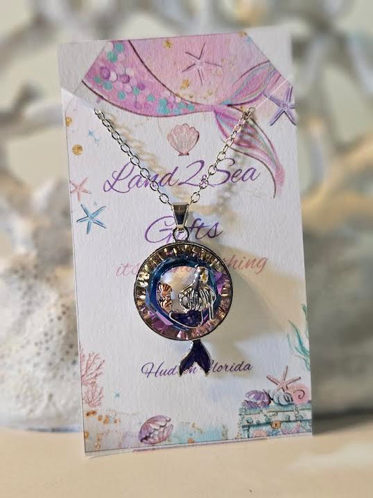 ✨🧜‍♀️ “Make waves with every outfit 🌊💫 This shimmering mermaid pendant brings the magic of the sea wherever you go!” 💜🐚🌴