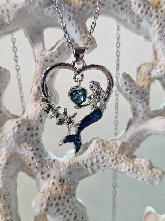 🧜🌊 Mermaid Heart Pendant Necklace 🌊✨
